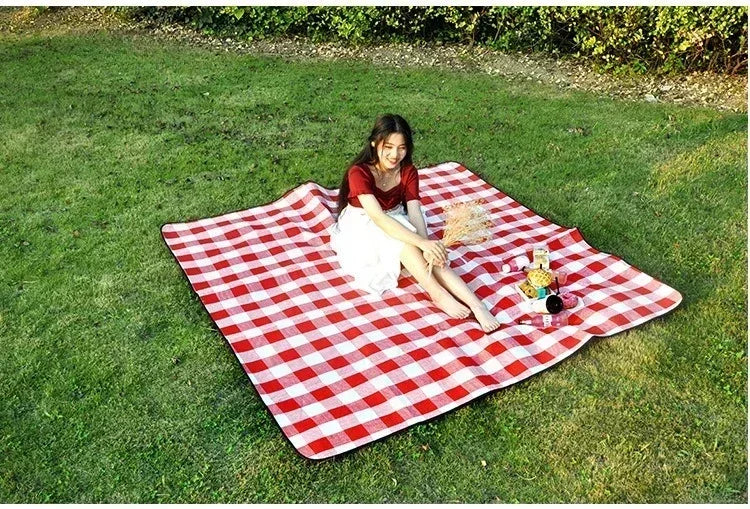 200x200cm Foldable Red White Picnic Blanket Waterproof Outdoor Mat with Leather Handle for Beach Camping Travel